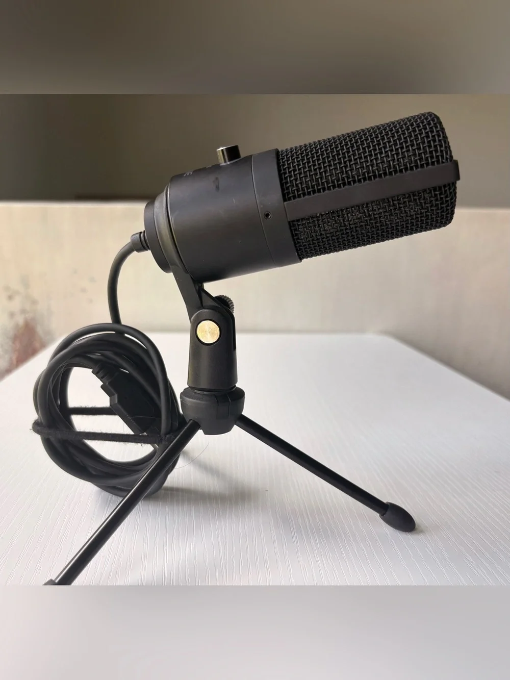 Fifine.-Portable Black Desktop Microphone with Tripod Stand